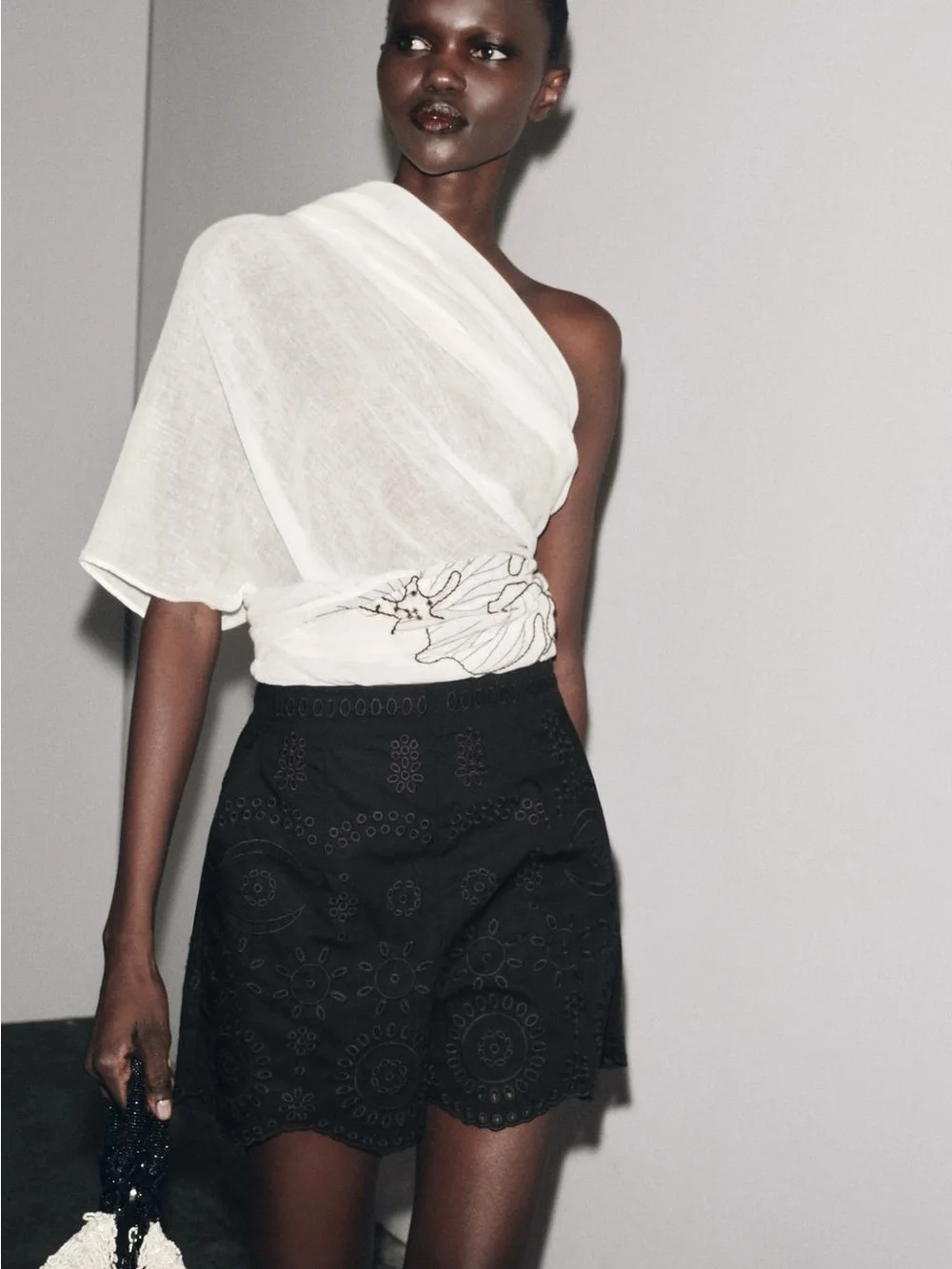 ZARA ZW COLLECTION PERFORATED EMBROIDERY BERMUDA SHORTS size M